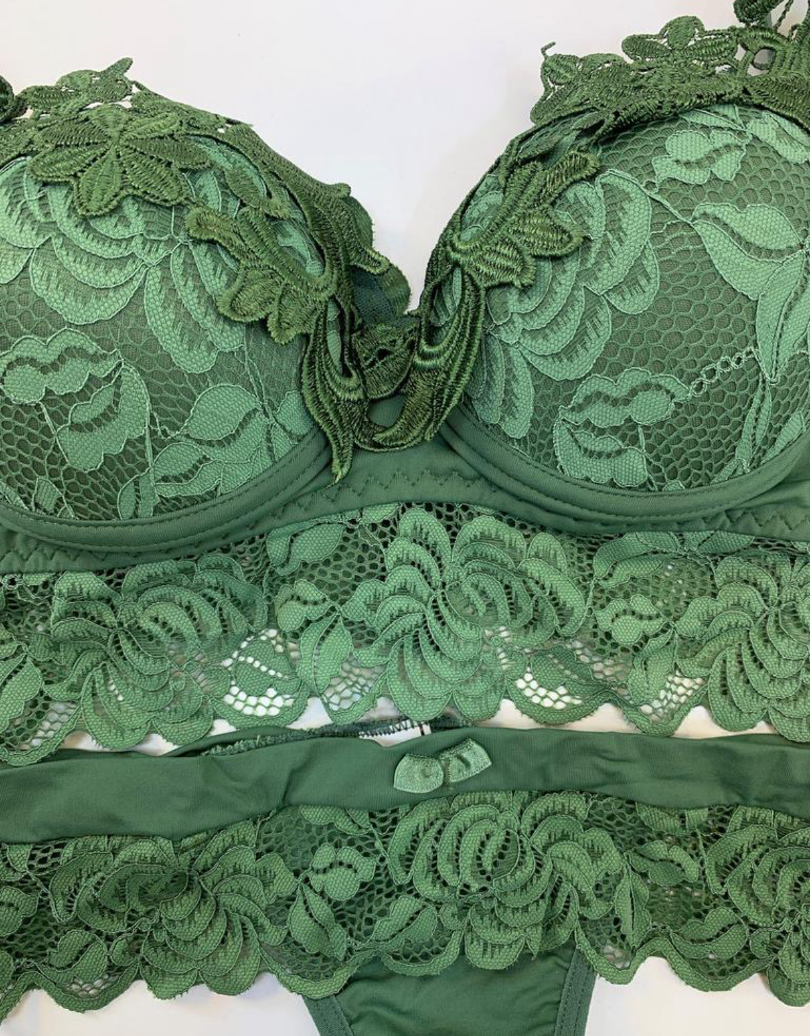 Conjunto trabalhado na renda