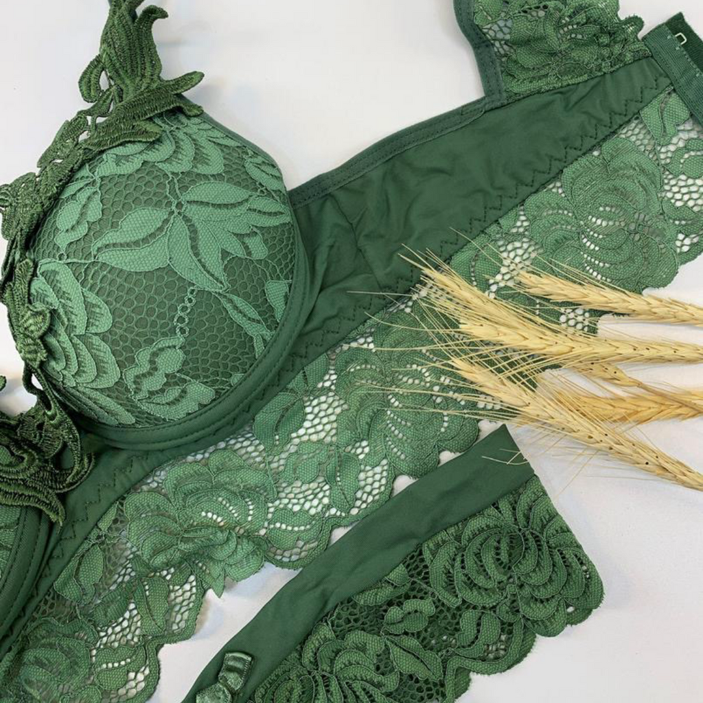 Conjunto trabalhado na renda